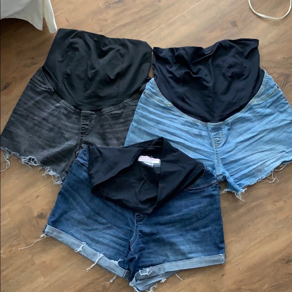 Bundle of 3 Liz Lange full panel maternity shorts